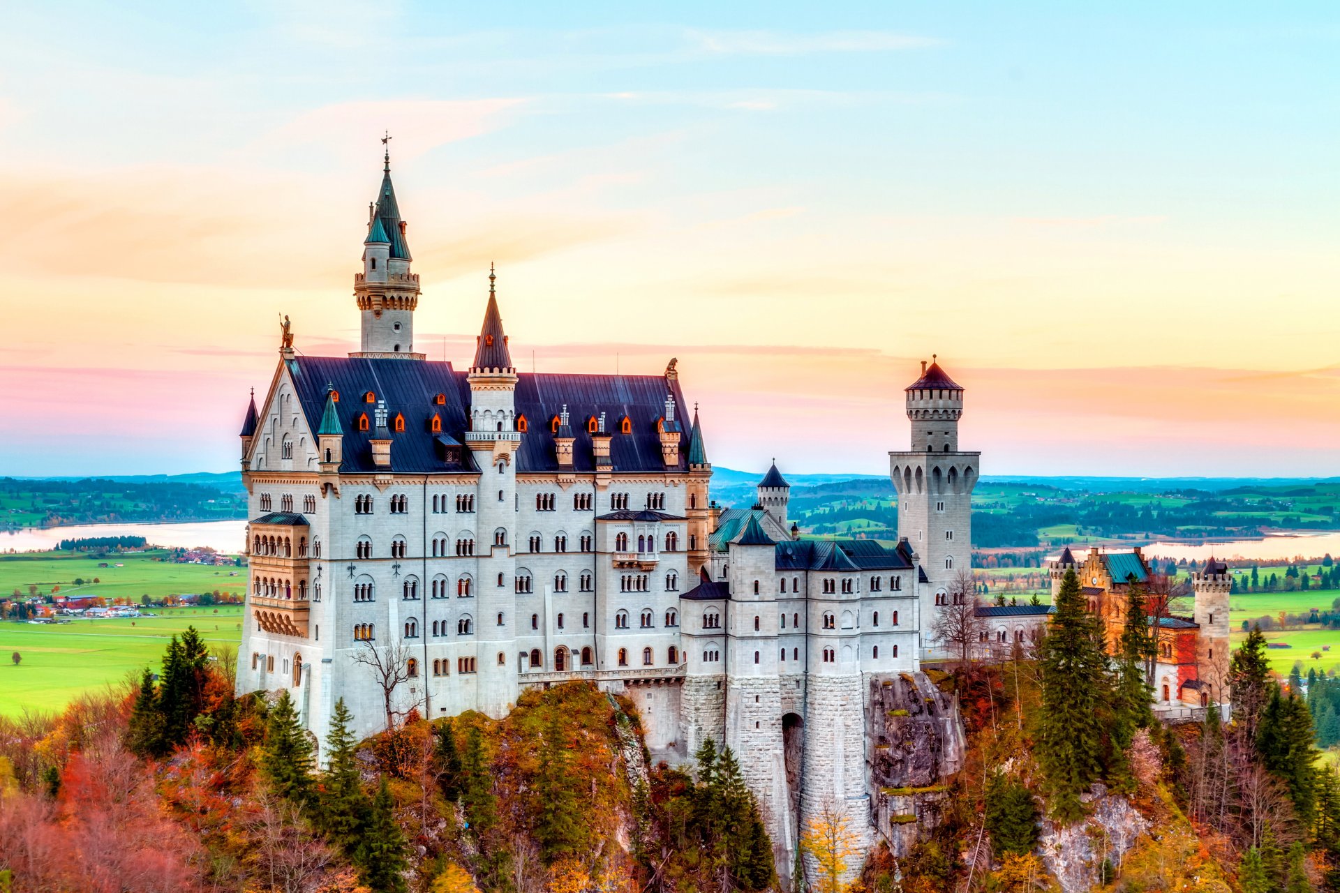 castello di neuschwanstein baviera germania alpi autunno montagna splendore castello neuschwanstein