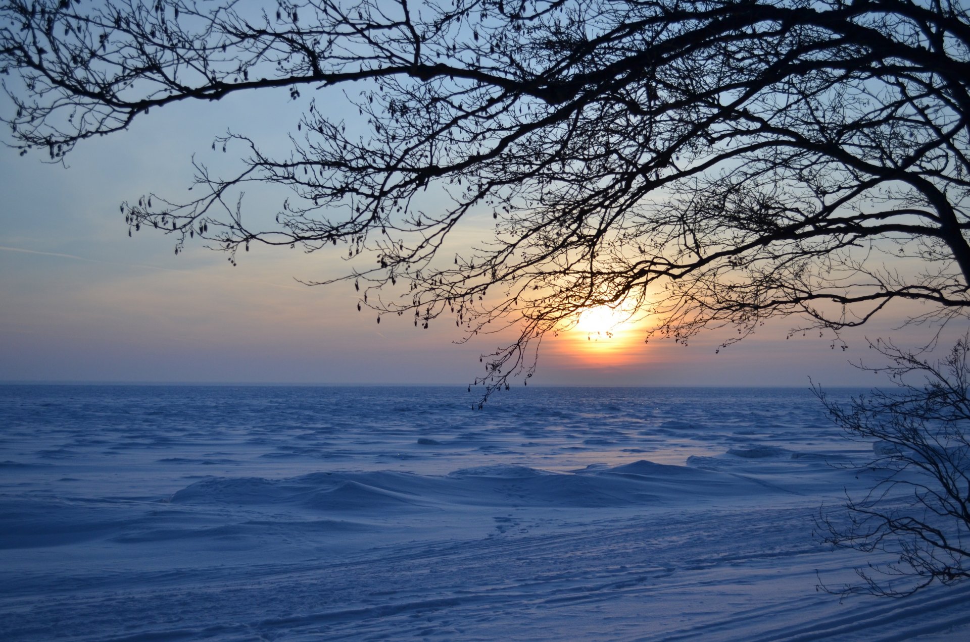 inverno cumuli di neve neve tramonto baia sera