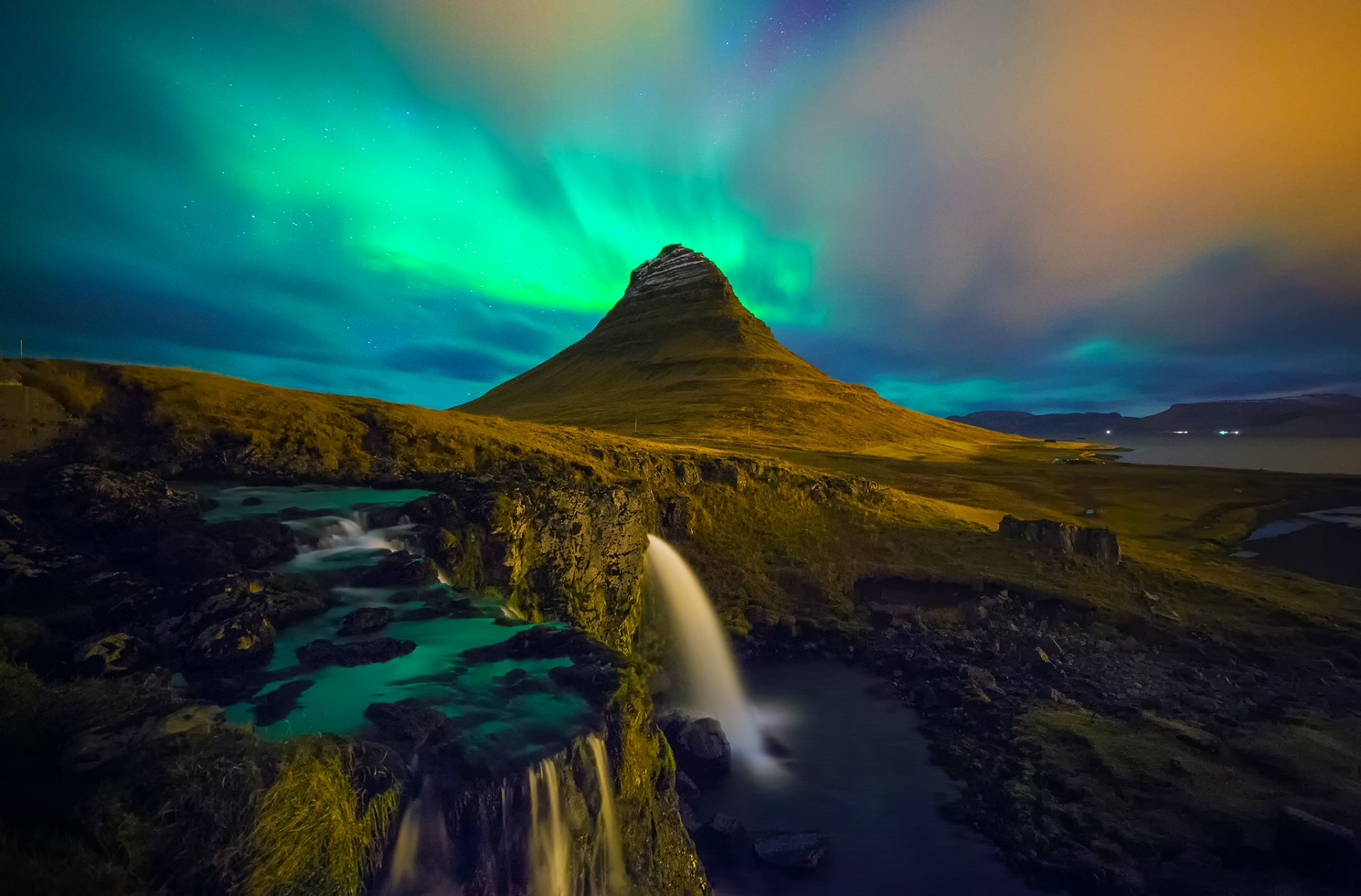 kirkjufell islandia wodospad zorza polarna