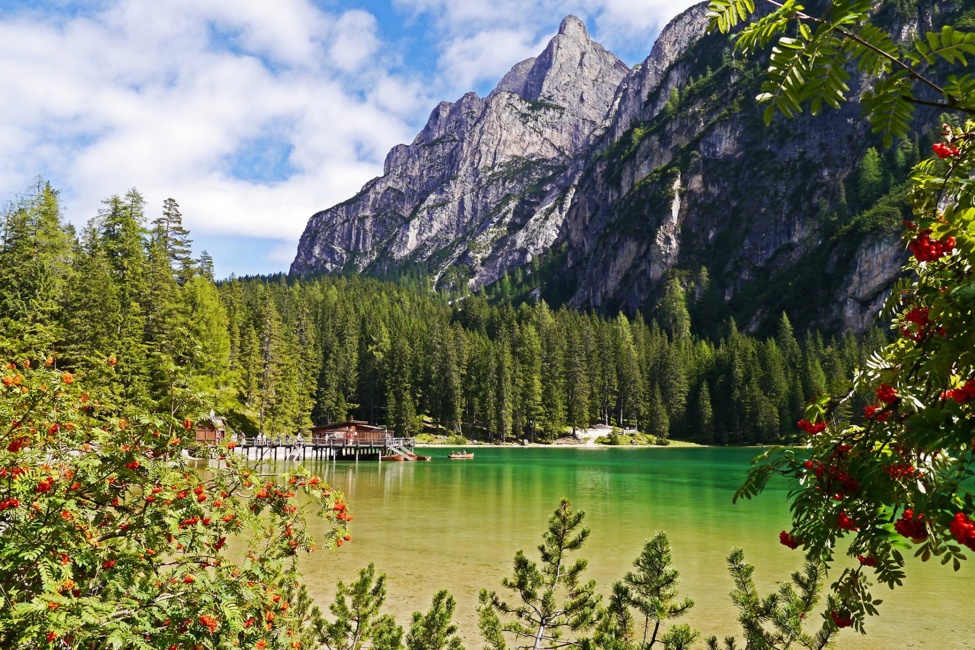 landschaft italien berge wald see braies natur foto