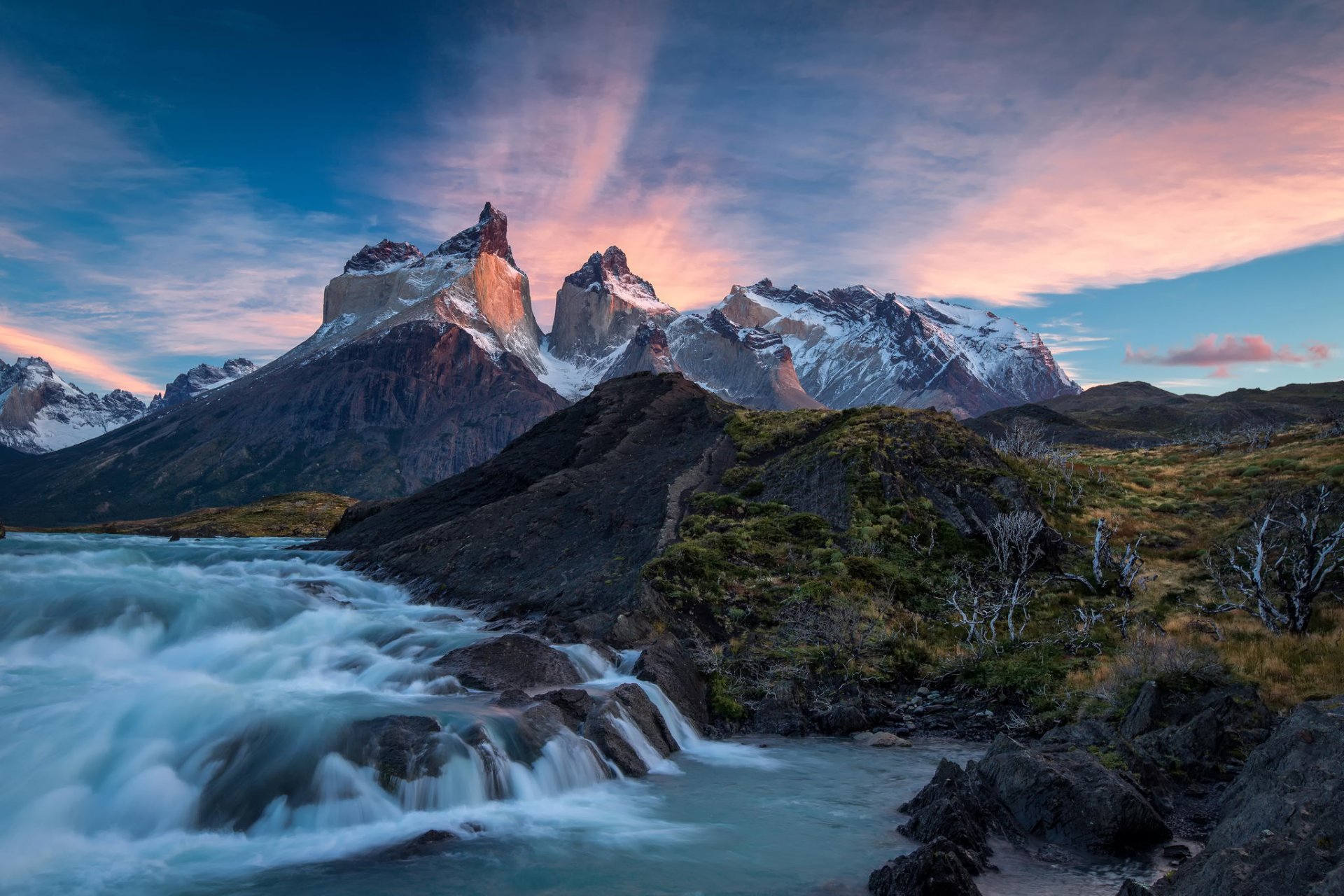 chile torres del paine patagonia parque nacional montañas río amanecer nubes naturaleza