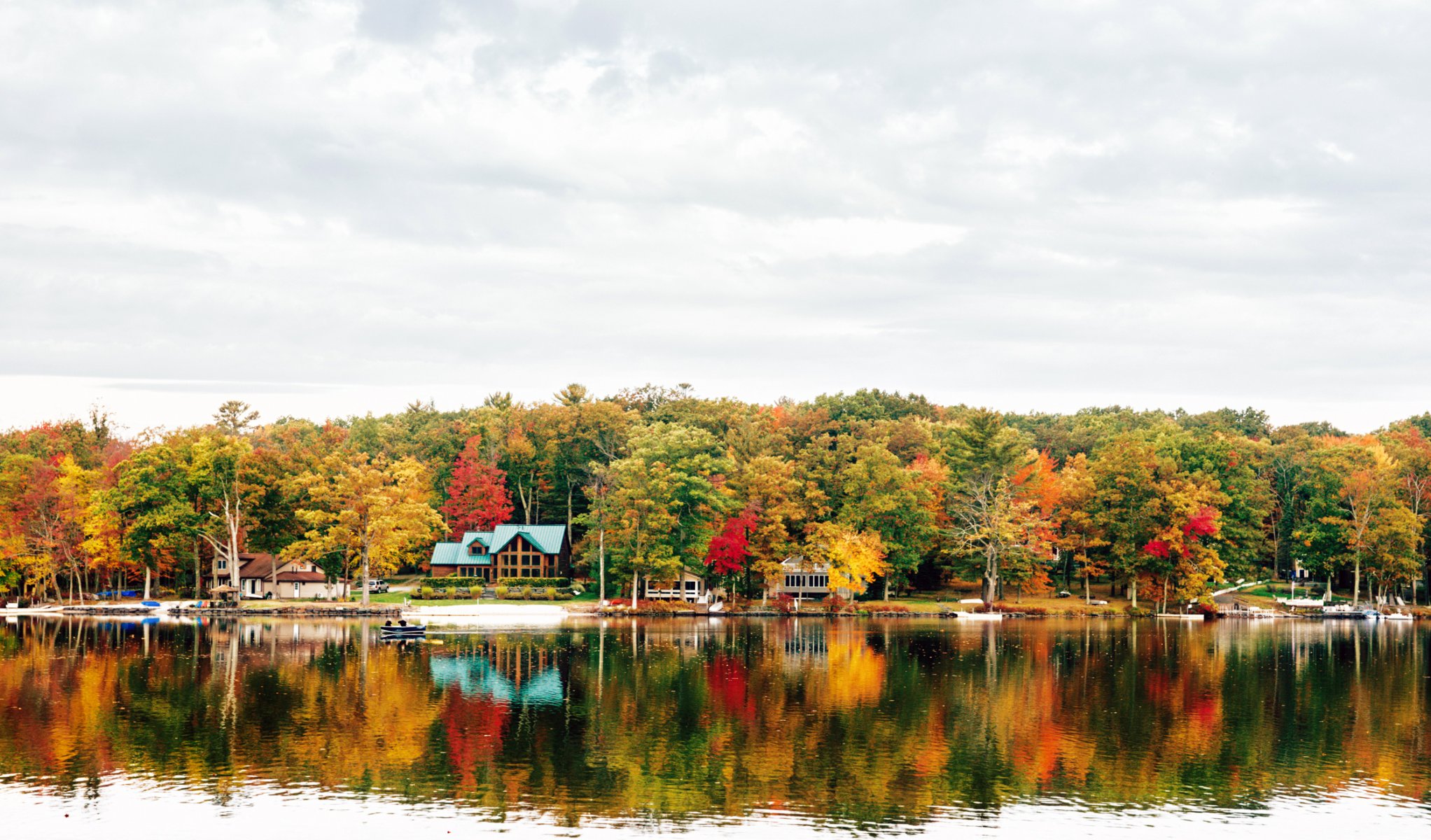 new york teedyuskung pocono mountains nature mountains lake boats shore houses autumn