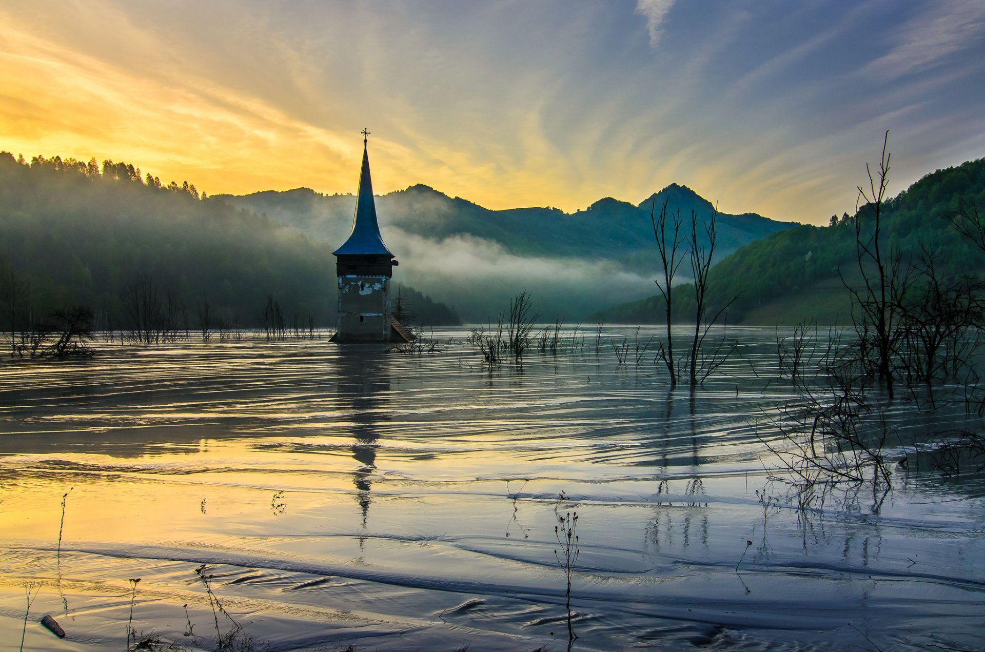 berge tiefland kirche überflutet frühling morgen morgendämmerung nebel