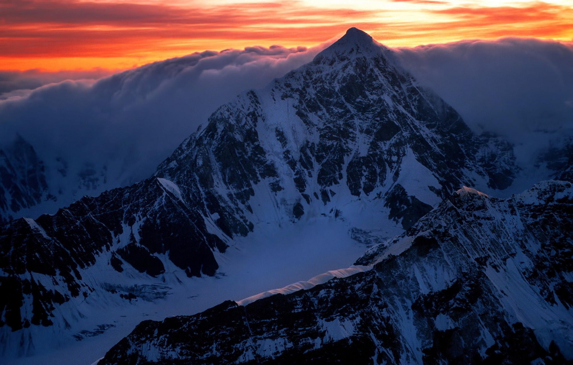 montagne neve alba paesaggio cima nuvole