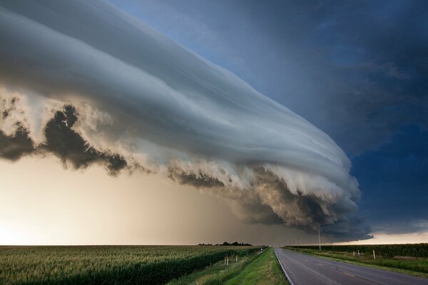 Elemente. Schatz unter den Kumulumwolken