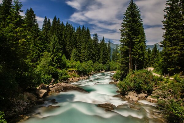 Rzeka kriemler-ache. Austria Alpy