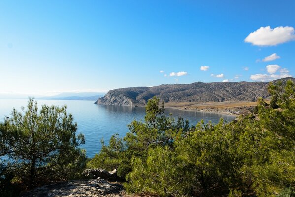 Crimea. Paisaje de la costa, mar