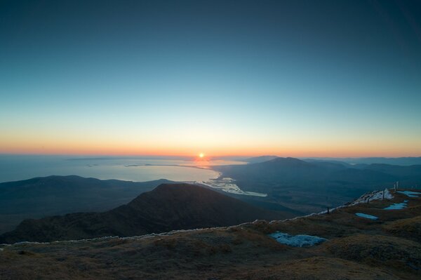 Inspirierender Horizont bei Sonnenuntergang