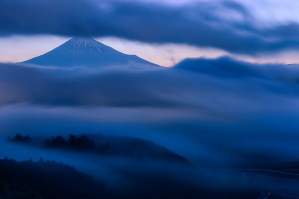 Nebbia serale in Giappone