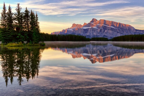 Bellissimo lago jack al tramonto