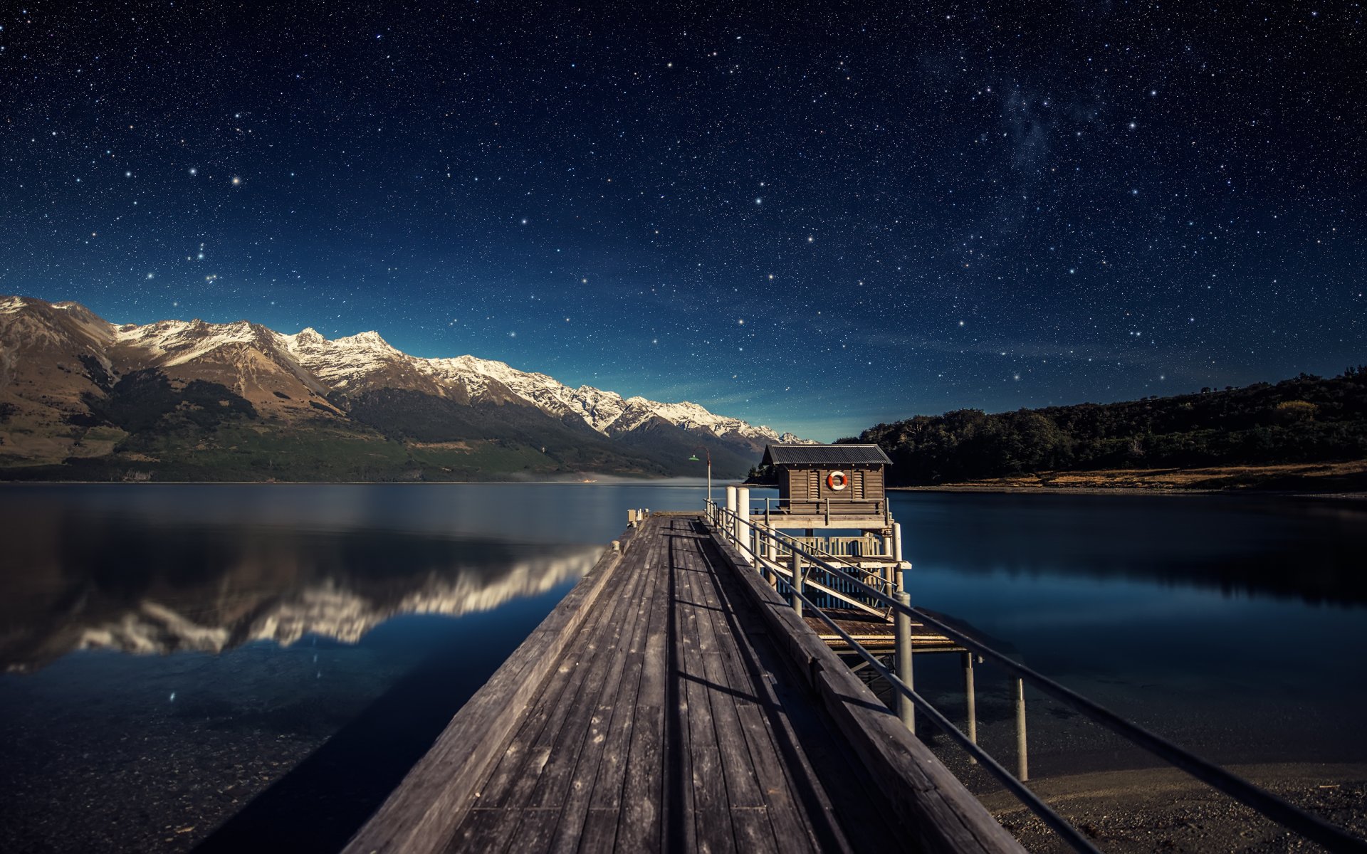 nouvelle-zélande lac wakatipu lac intérieur île du sud montagnes lac pris ciel étoiles