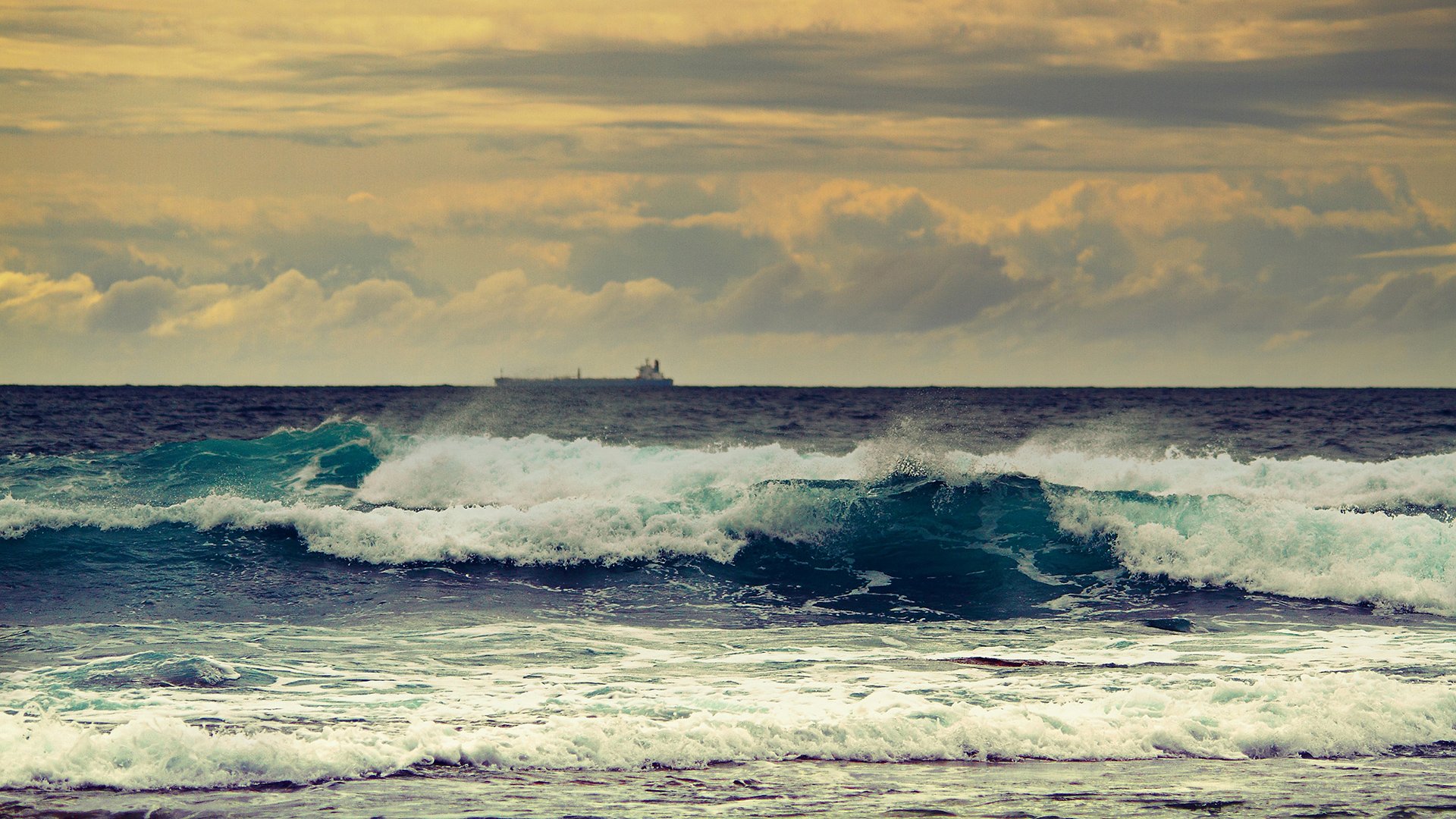 ocean fale zachód słońca