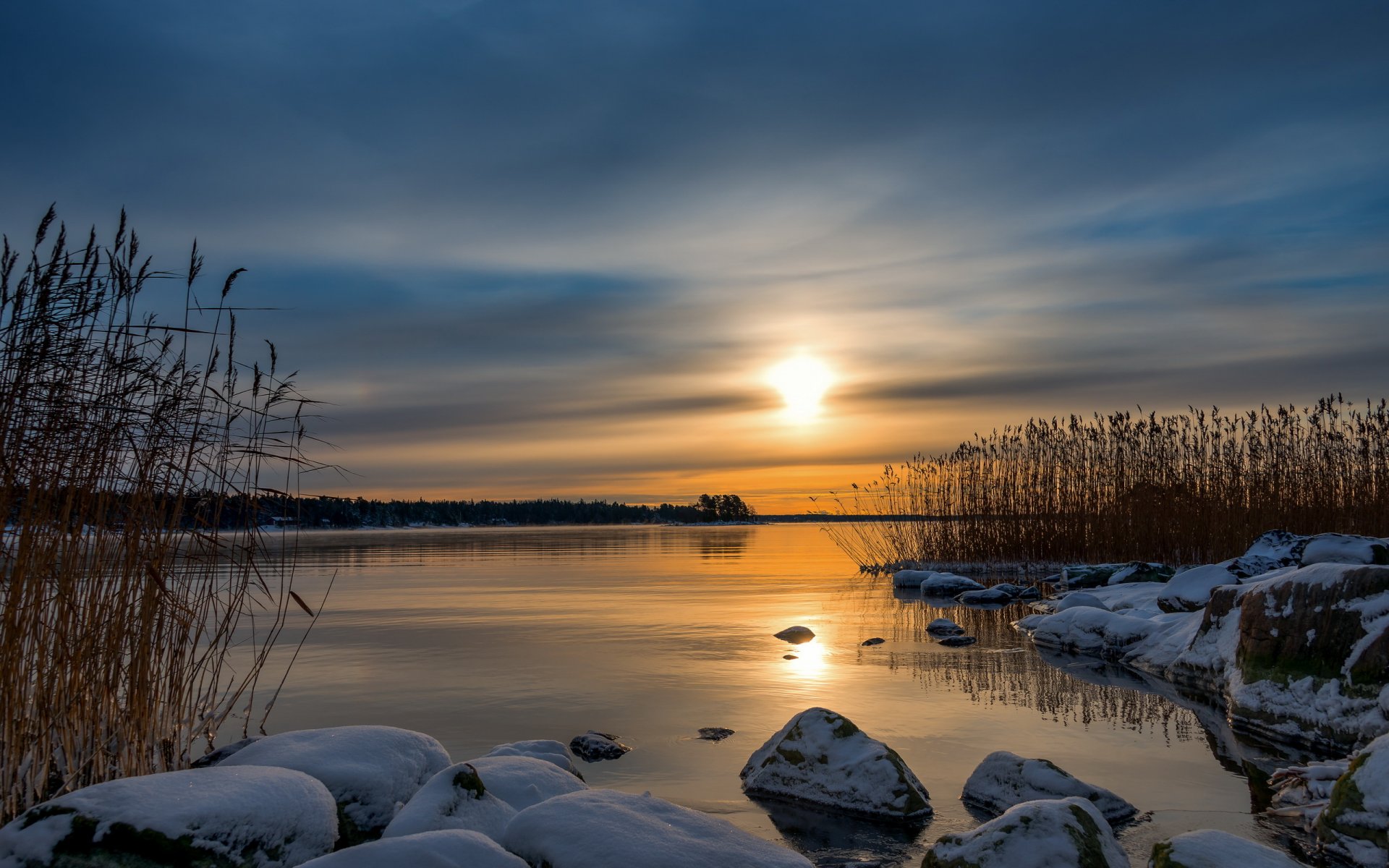 coucher de soleil lac hiver