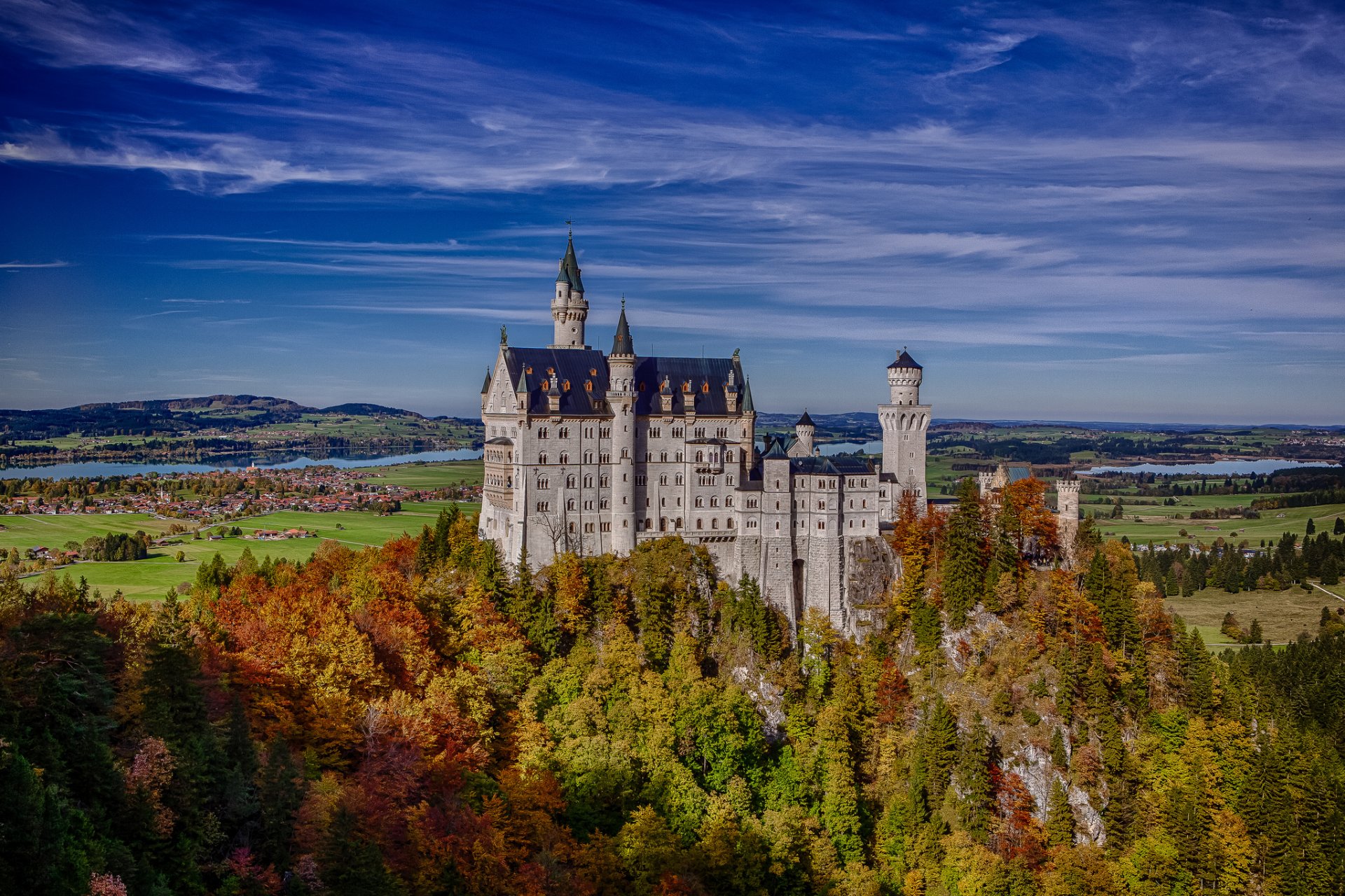 castillo de neuschwanstein baviera alemania roca bosque otoño