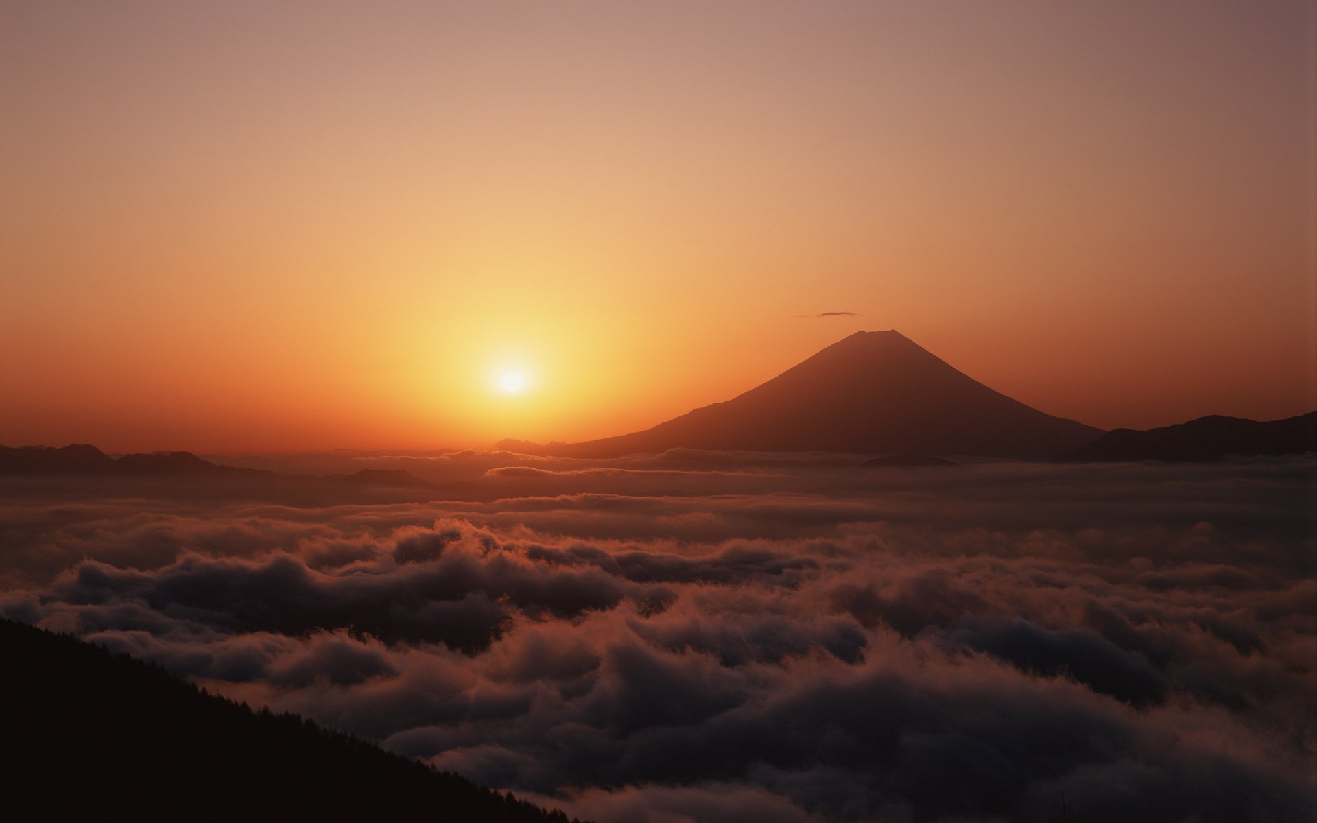 volcán sobre las nubes fondos de escritorio escritorio