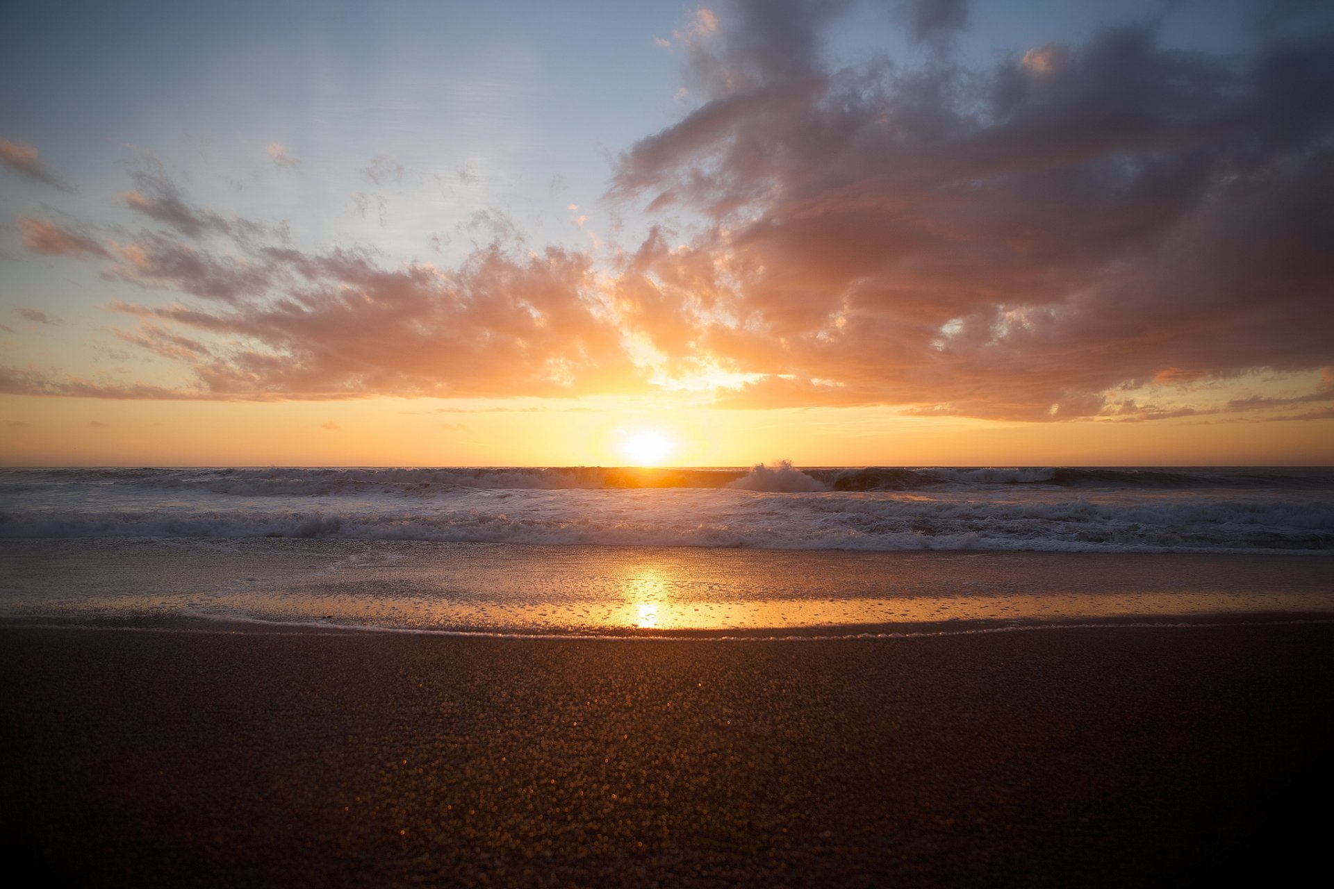 mer vagues plage coucher de soleil nuages