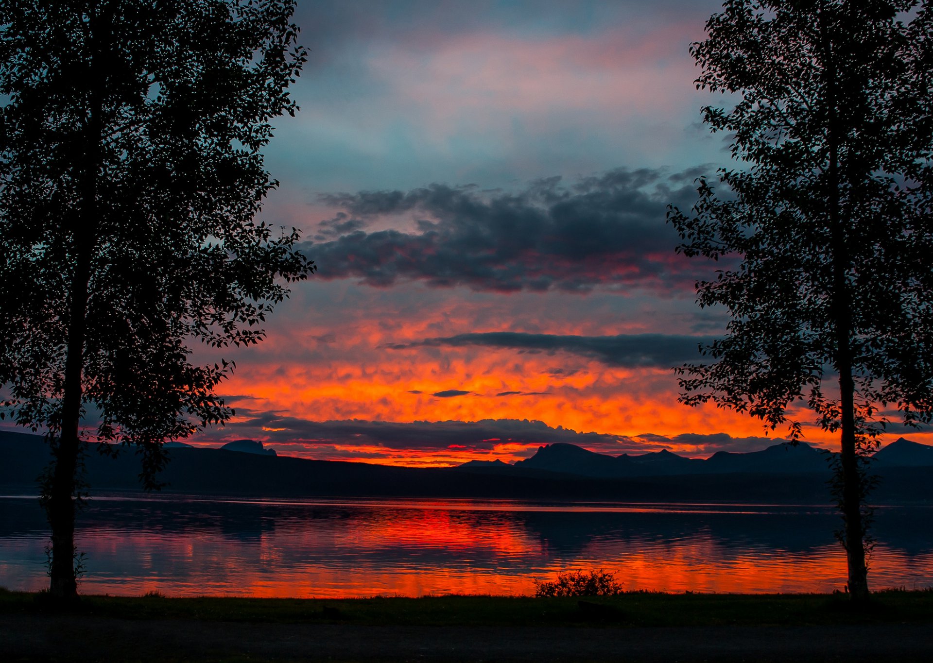 montagne lago alberi tramonto crepuscolo