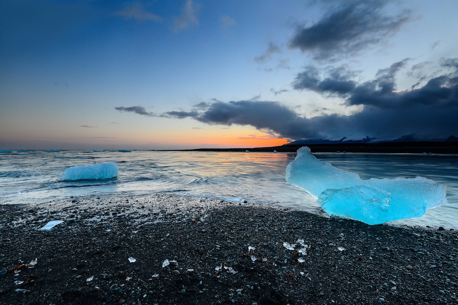 iceland beach ice floes sunset