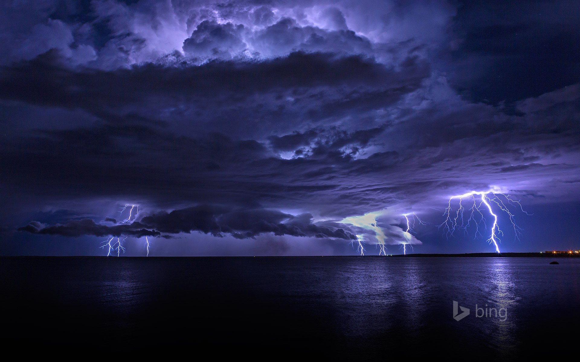 ciel nuages nuages orage foudre mer nuit lumières