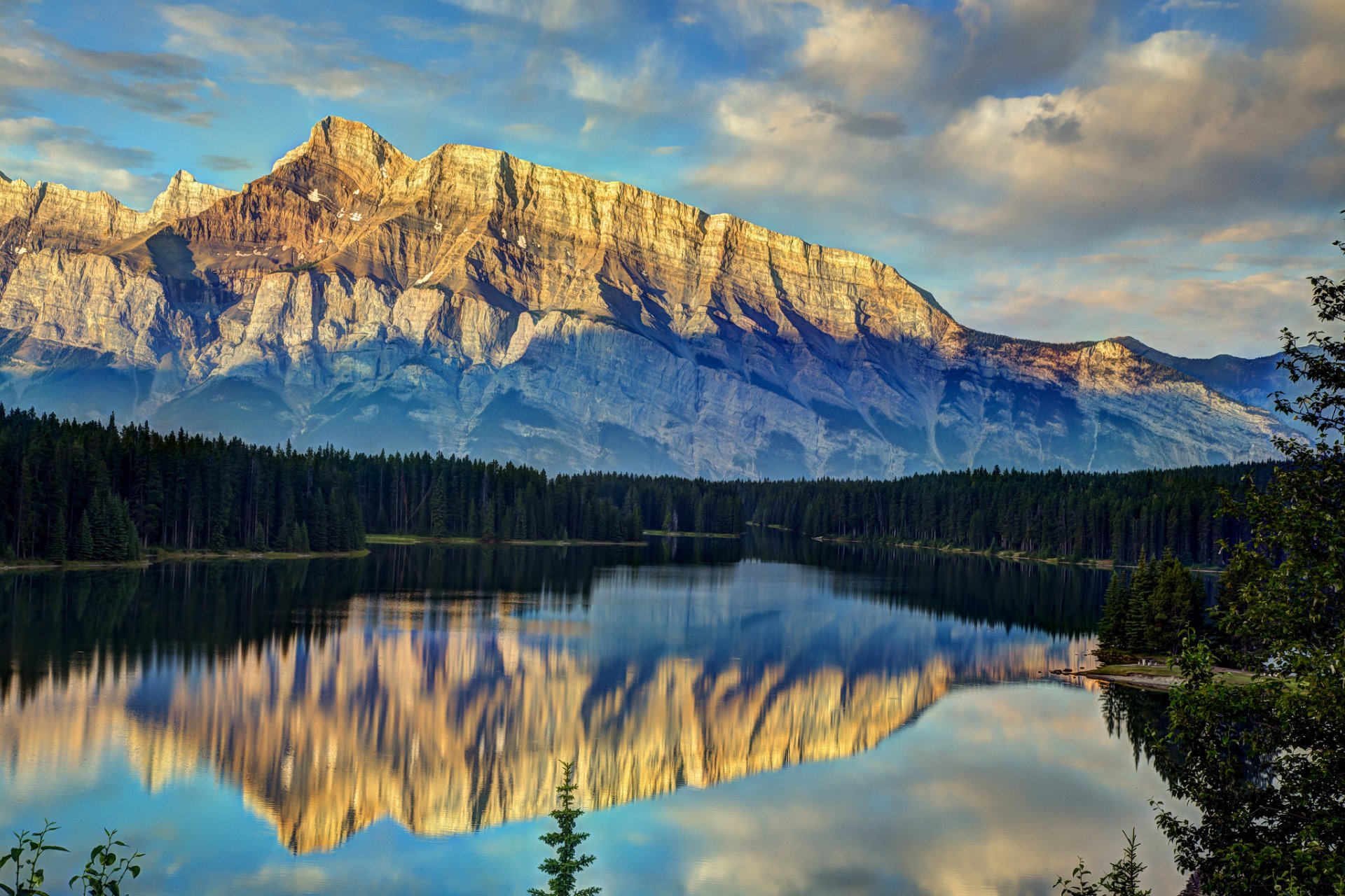 two jack lake banff national park alberta canada landscape lake forest mountain