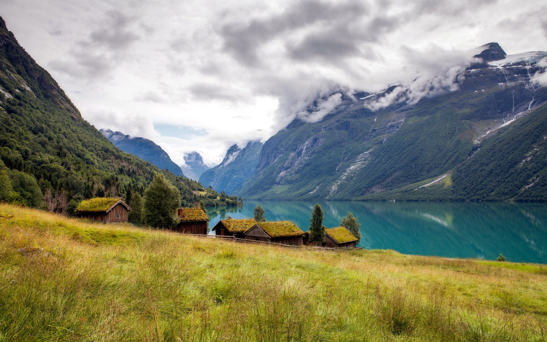 breng seter lovatnet sopra foresta montagna natura norvegia riflessione paesaggio