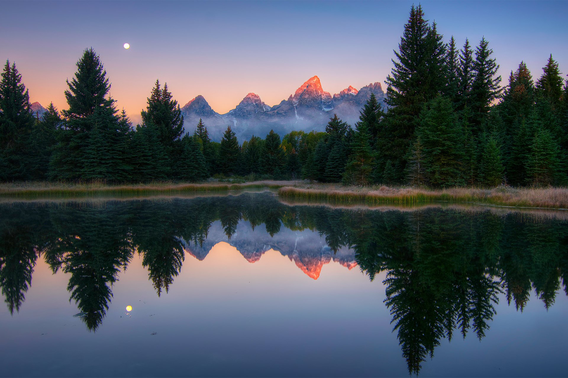 nature usa wyoming parc national de grand teton rivière snake schwabachers plantation forêt montagnes réflexion lumière pics ciel lune matin aube