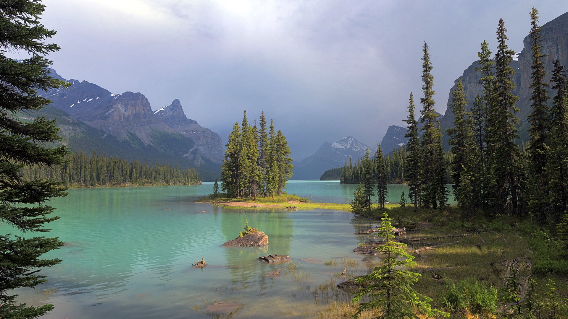 lac forêt montagnes paysage