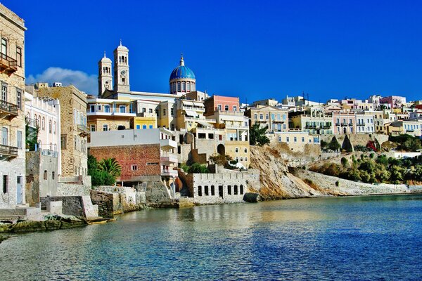 Bâtiments en Grèce sur la côte