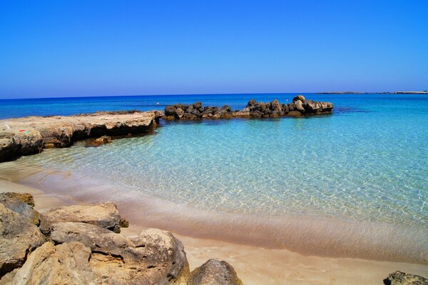 Blue Lagoon. côte de pierre