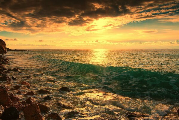 Desktop wallpaper stones in the sea