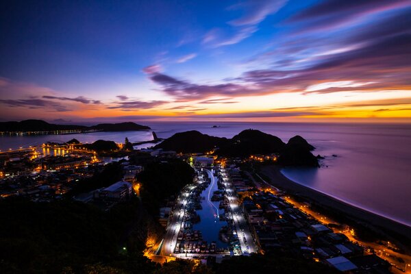 Hermosa puesta de sol en Taiwán China