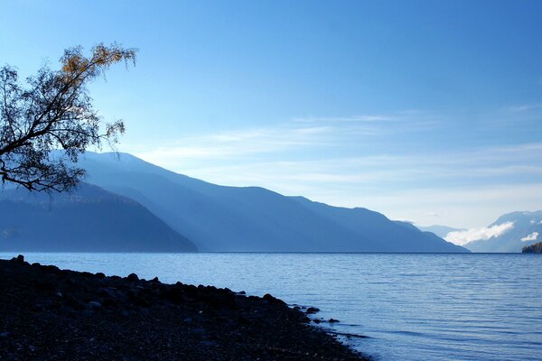 Mountains water calms