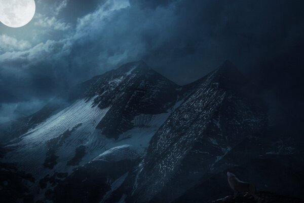 Montañas en el silencio de la noche luz de la Luna