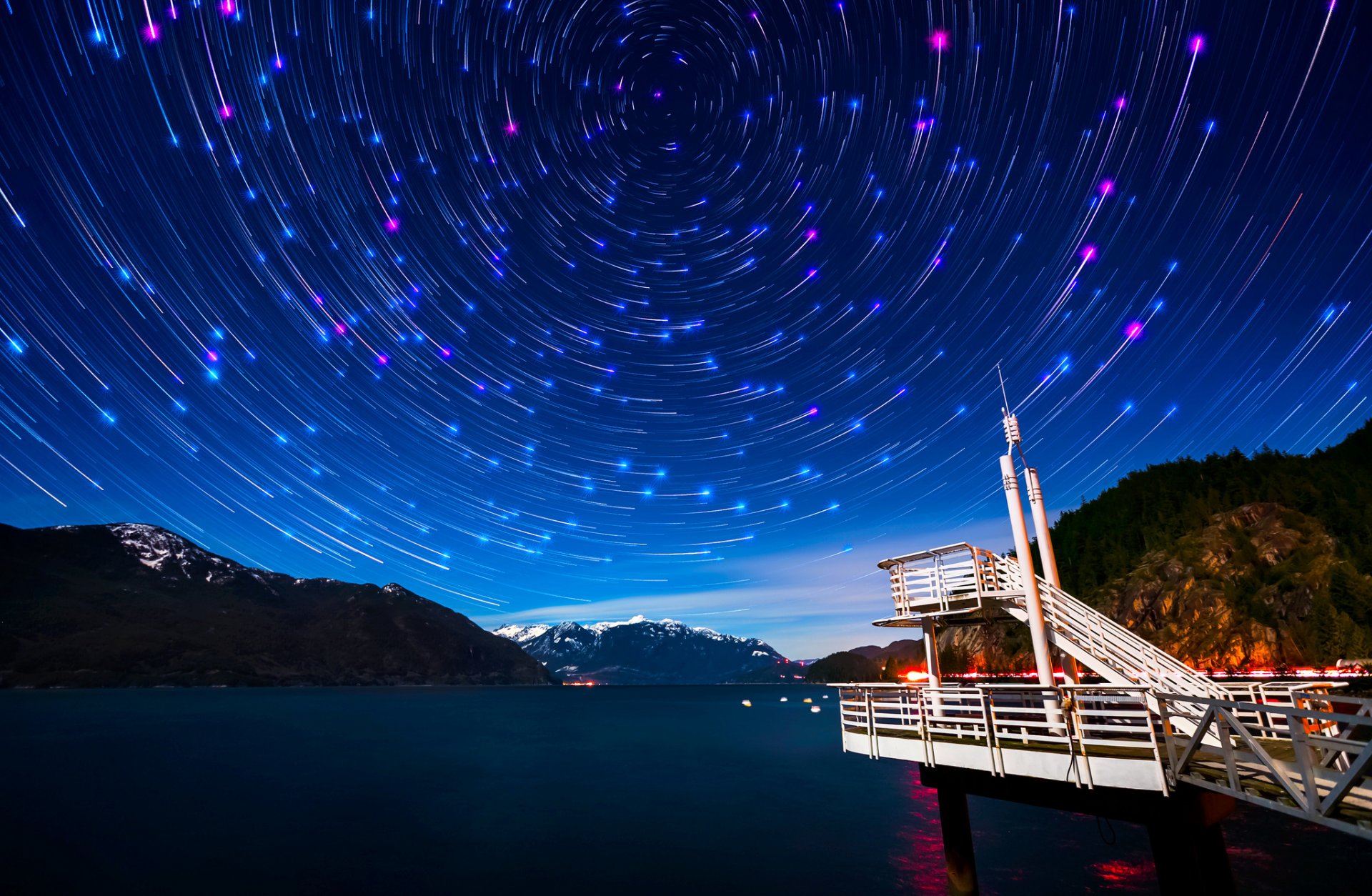 canadá vancouver noche montañas bahía muelle estrellas alexis birkill