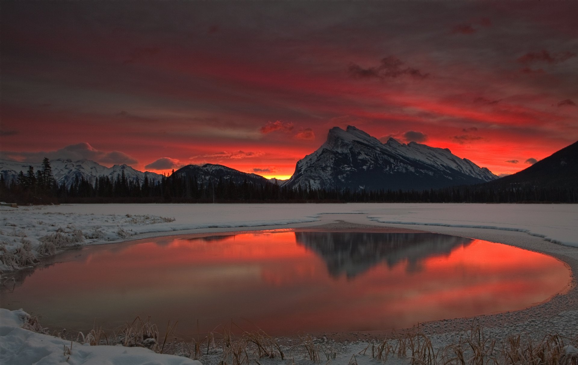 montañas lago nieve amanecer invierno