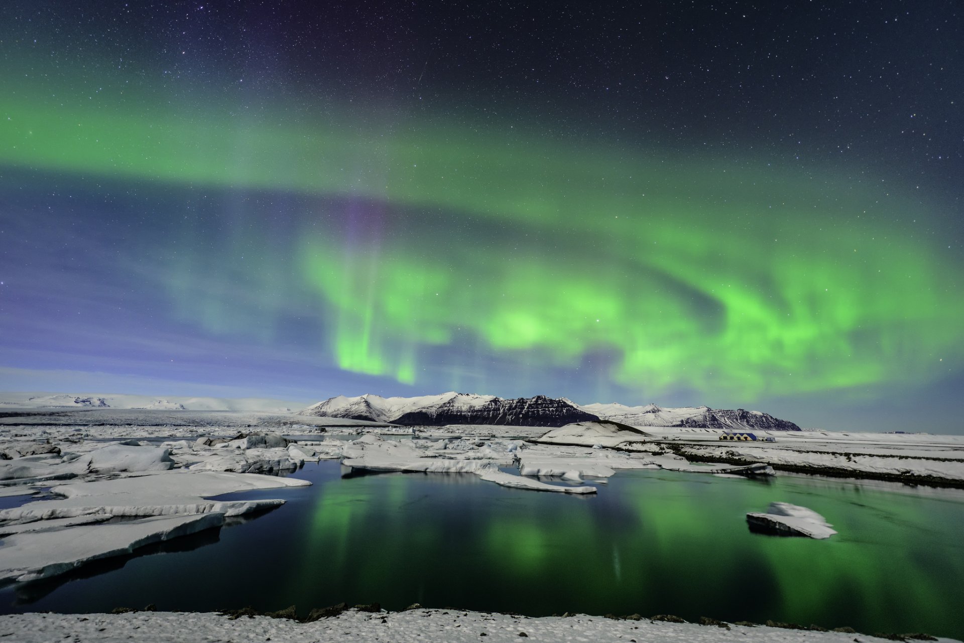 laguna glacial islandia aurora boreal témpanos de hielo hielo montañas