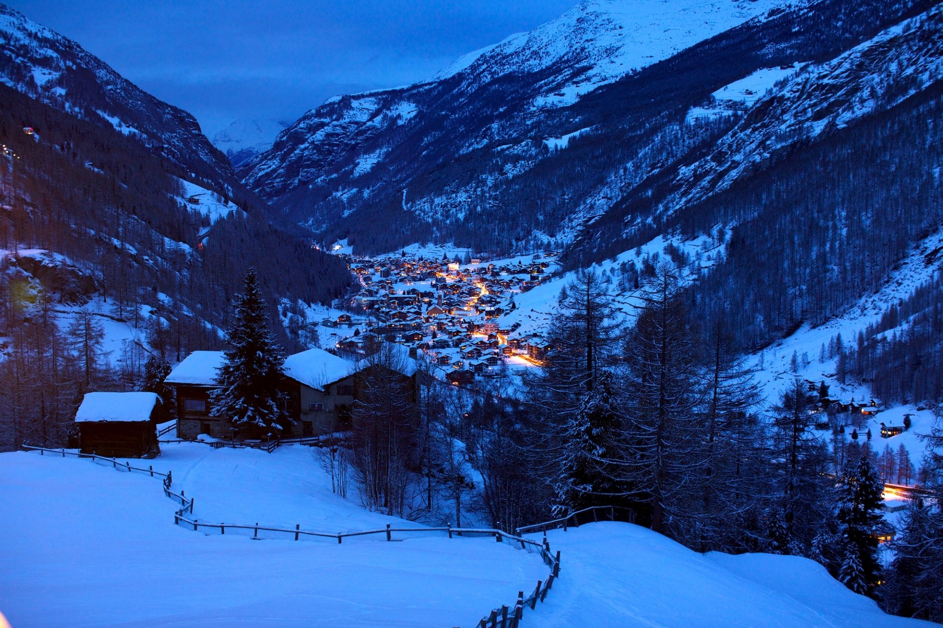 alpes alpen suiza montañas colinas invierno nieve noche casas casas chalets luz naturaleza paisaje