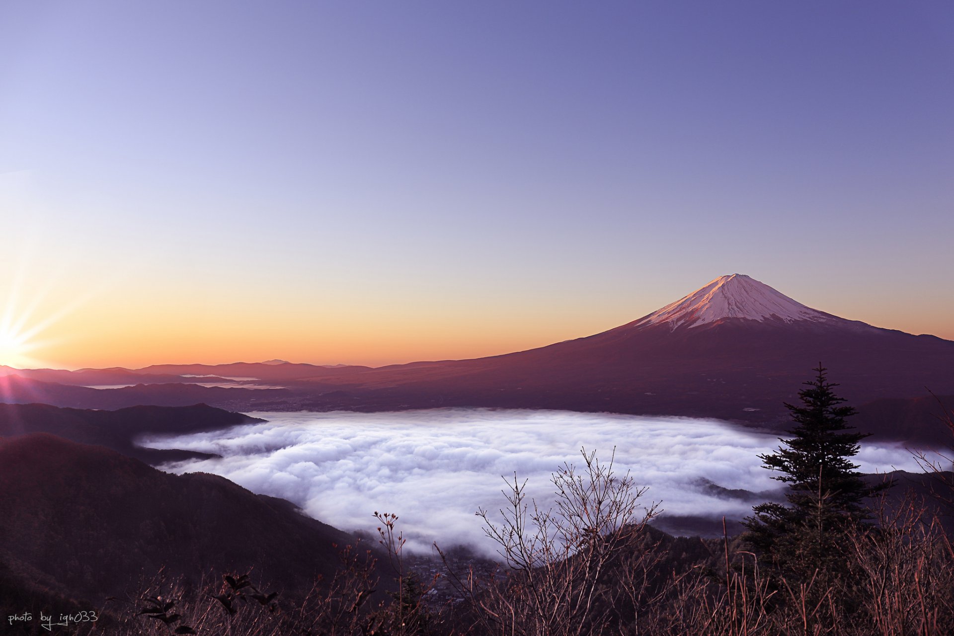 japonia góra wulkan dolina chmury mgła niebo promienie światło