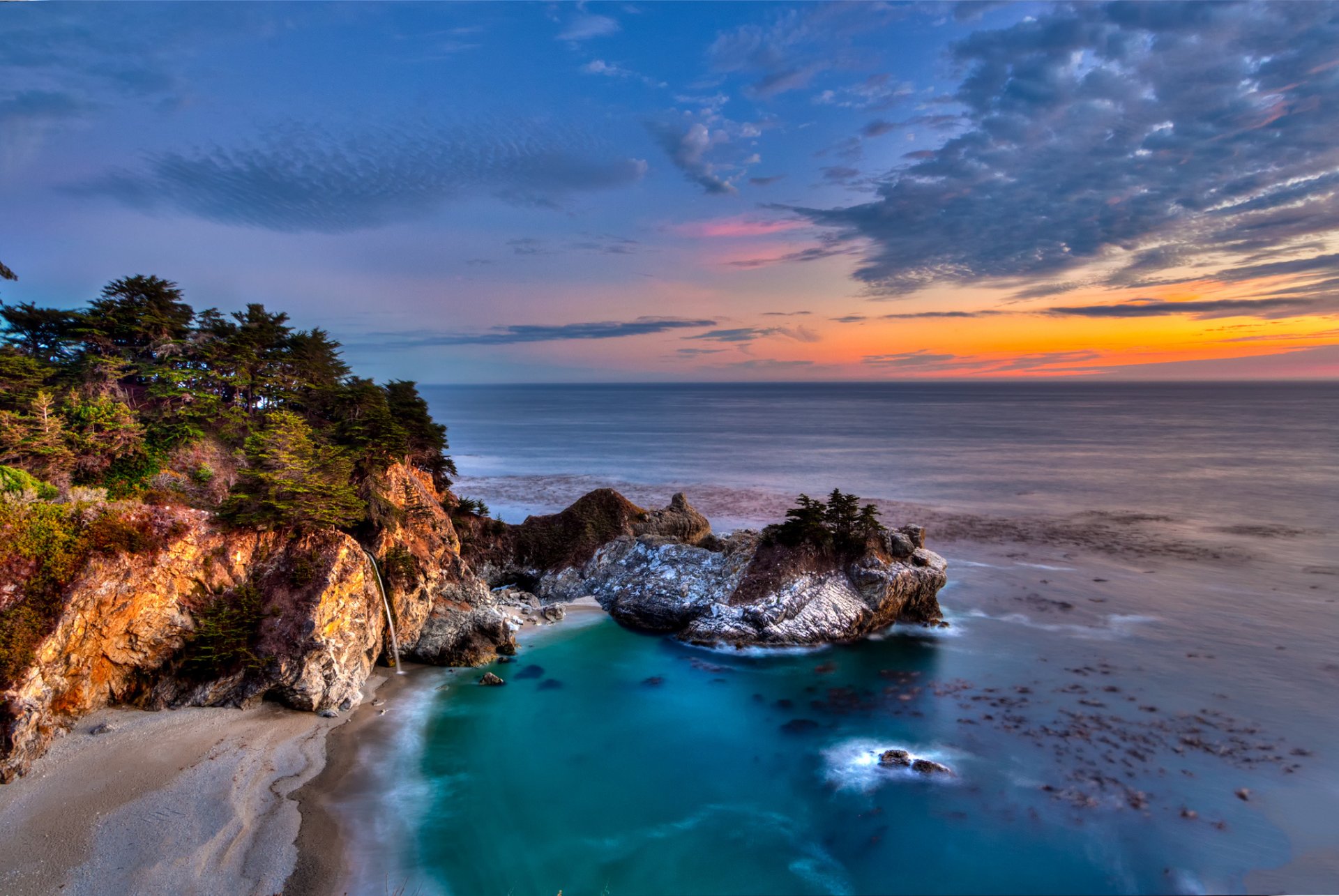 california julia pfeifer burns state park big sur mcway falls pacifico calivornia cascata mcway rocce oceano costa alberi tramonto nuvole