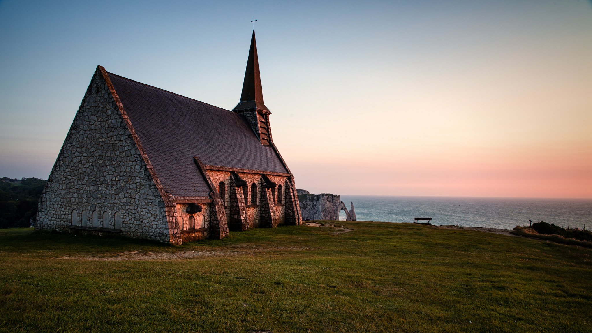 chapelle notre-dame-de-la-garde normandie france soirée mer horizon