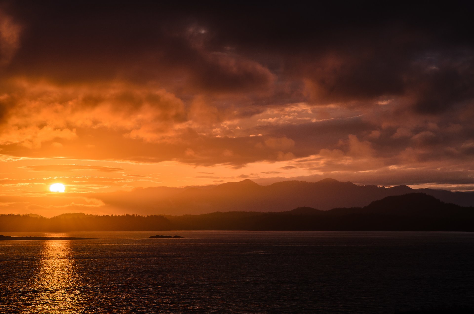 tofino colombie-britannique canada eau côte forêt ciel soleil coucher de soleil nuages nuages