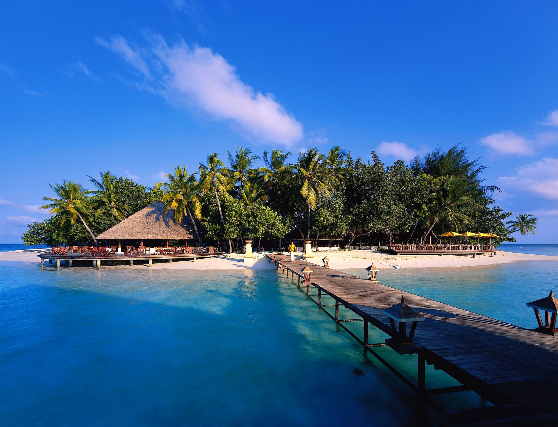 insel brücke palmen himmel meer bungalow malediven laterne strand sand