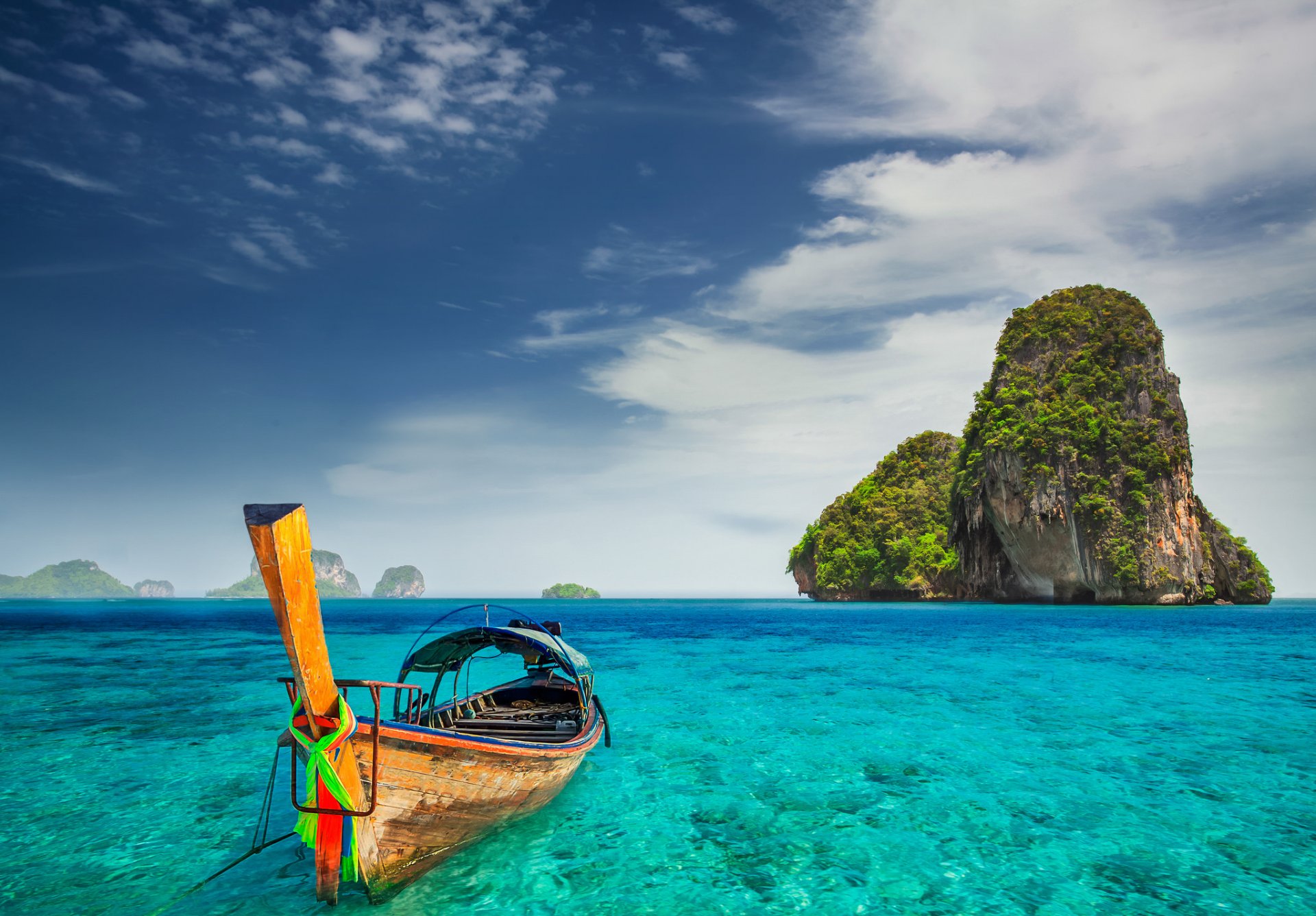 playa de railay tailandia playa barco islas rocas