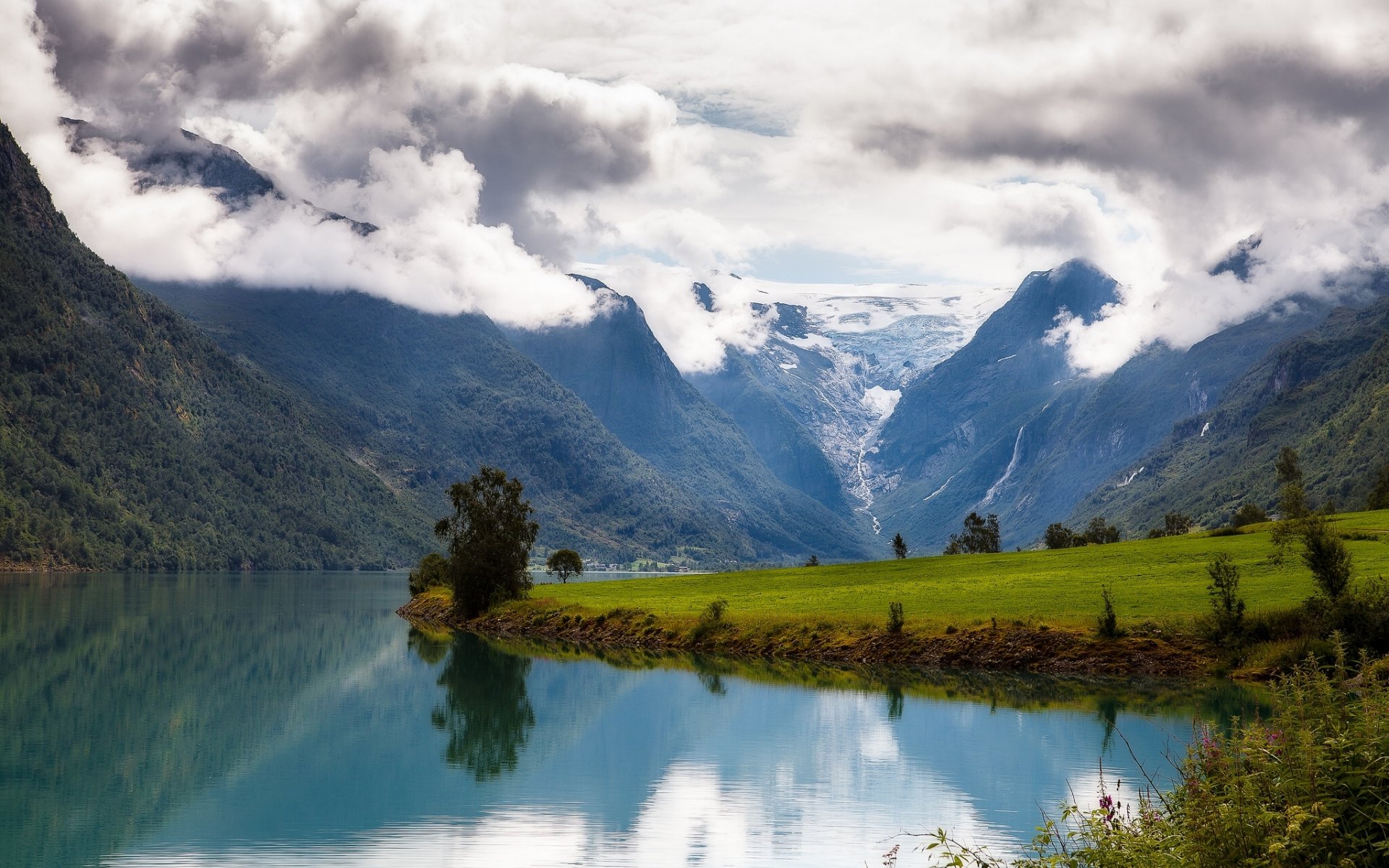 oldedalen nordfjord norway nur fjord mountains meadow cloud