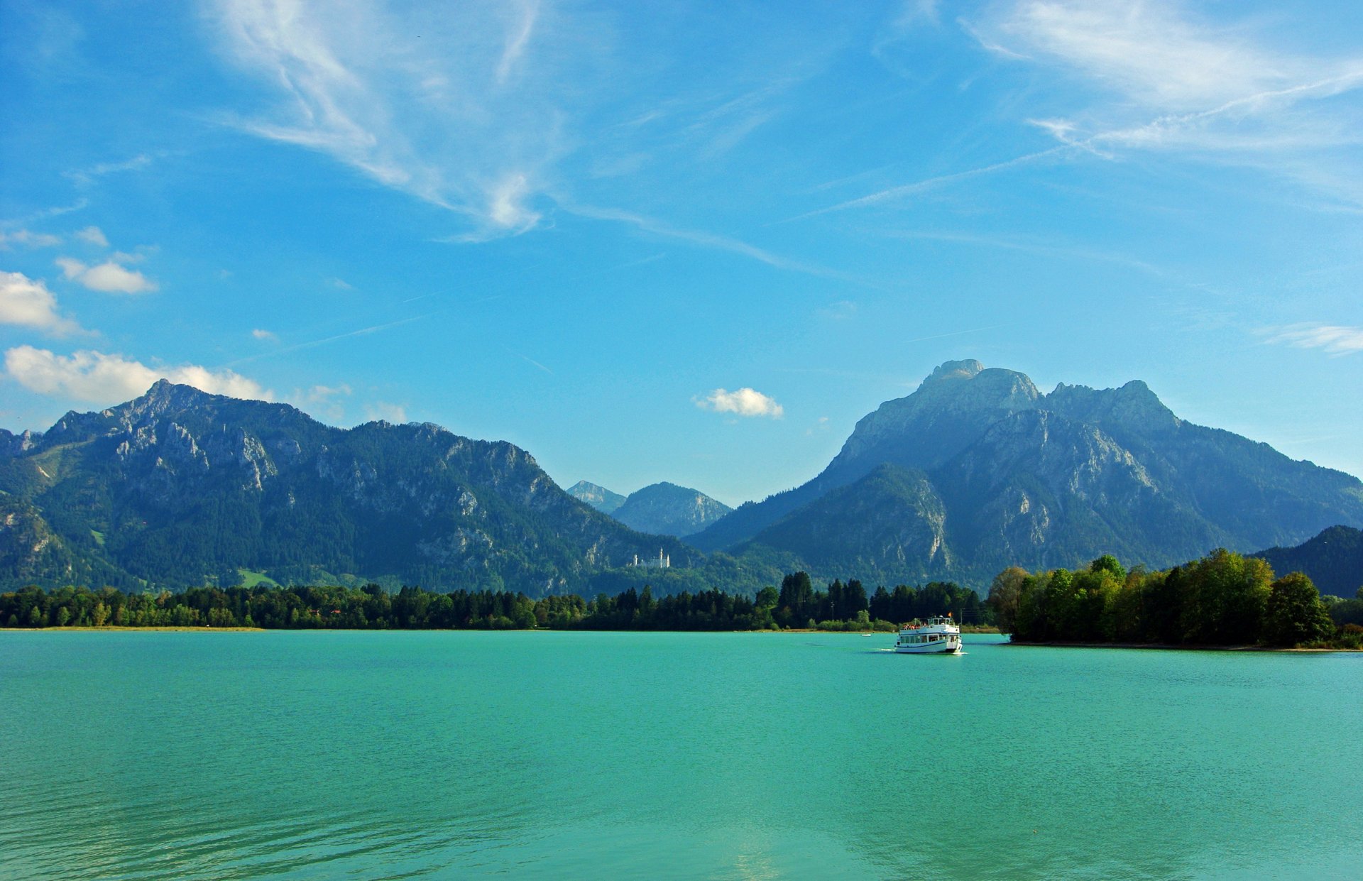 alemania baviera río montañas castillo árboles ferry cielo