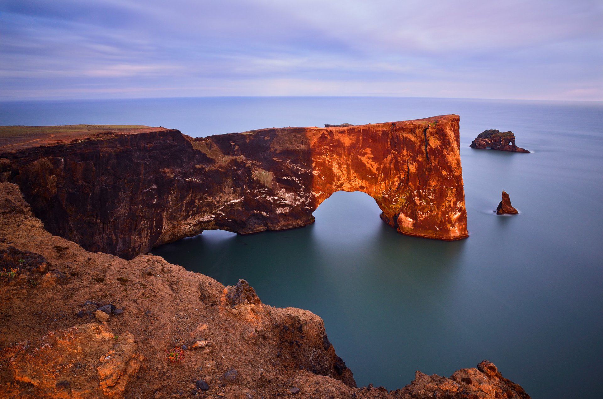 arc de dyrholaey islande cap de dyrholaey océan atlantique falaises arc côte