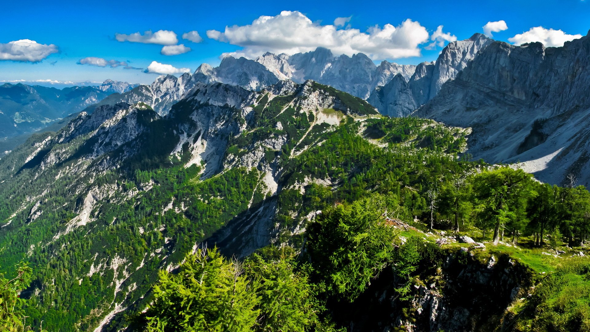 estate montagne rocce pendio neve cielo nuvole natura paesaggio