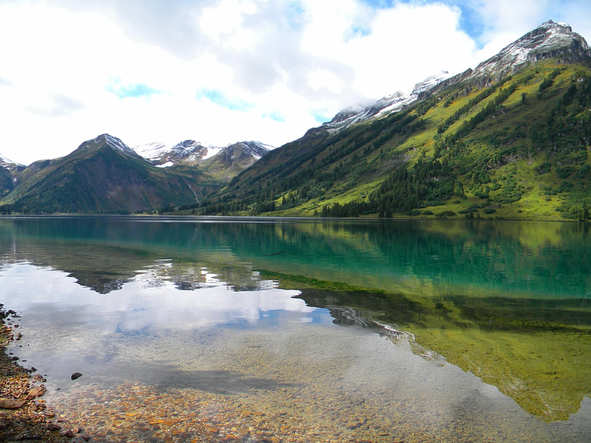 lago saiyajin montañas