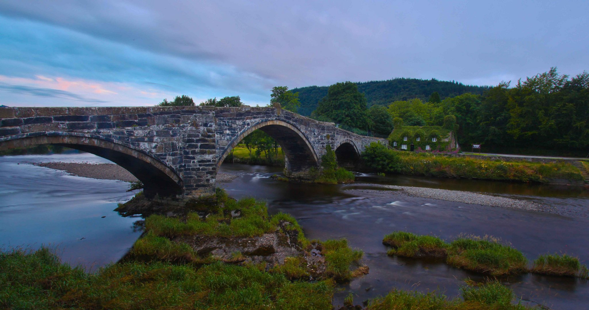 llanrwst puente gales inglaterra río conwy tu hwnt i r bont puente río conwy