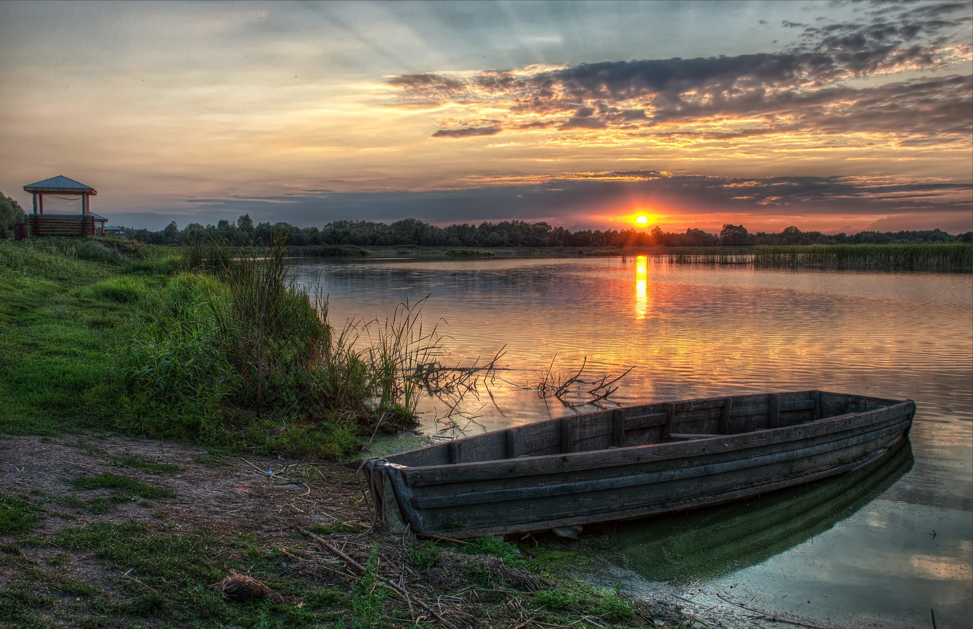 tarde lago cenador barco puesta del sol